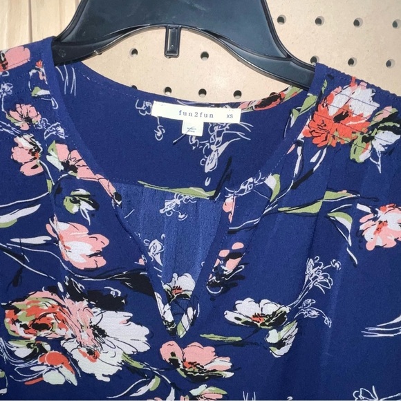 Fun2fun gorgeous floral size XS shirt blouse nwot - Picture 2 of 4